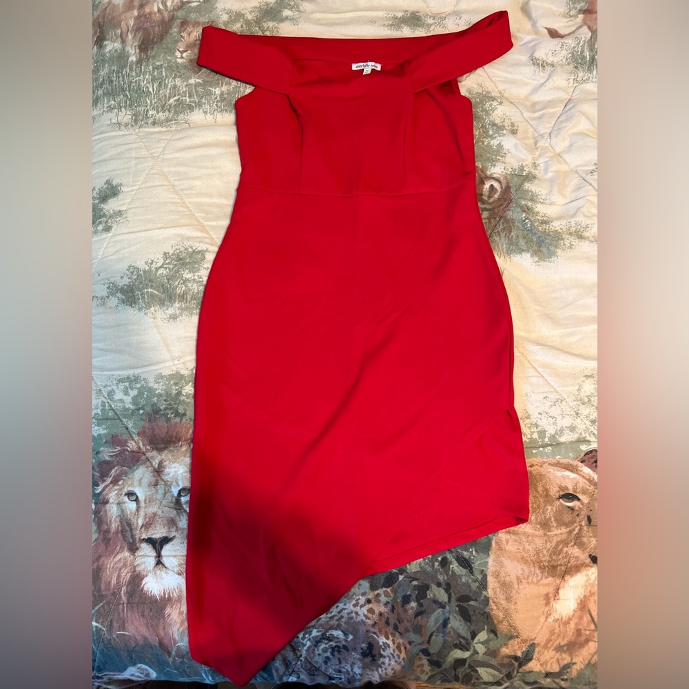 OFF THE SHOULDER RED DRESS